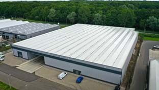 Business space with sandwichroof 7.022 m²